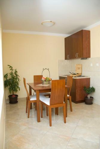 Contessa Apartments