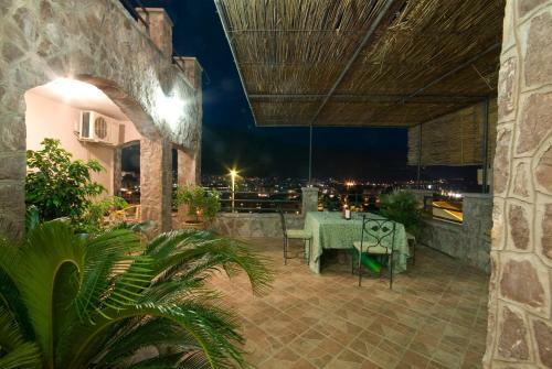 Contessa Apartments