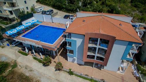 Aparthotel Apartments De Lara
