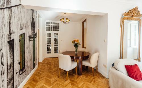 Old Town Main Gate Apartment