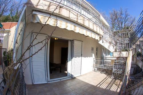 Lira Apartment