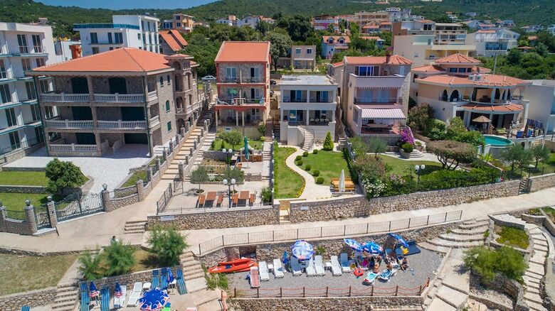 Apartments Piano