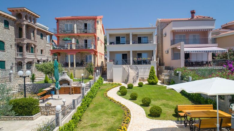 Apartments Piano