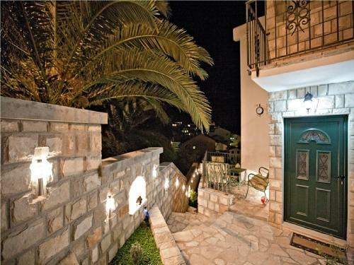 Apartamentos Klaris Guest House