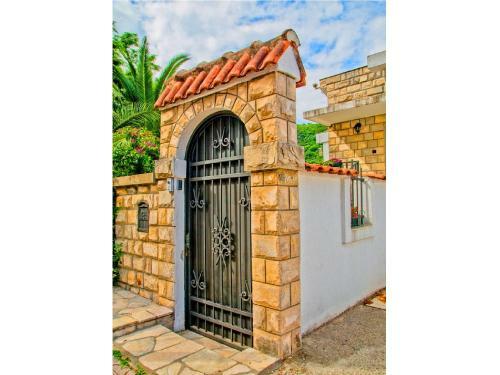 Apartamentos Klaris Guest House