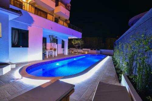 Apartamentos Klaris Guest House