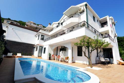Apartamentos Klaris Guest House