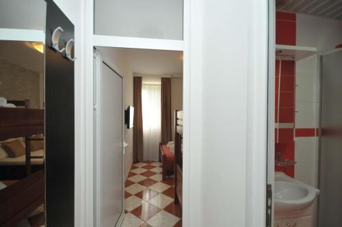 D&d Apartment 1
