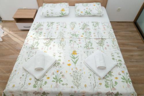 Apartment Pansy