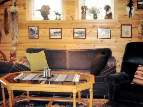 Three-bedroom Holiday Home In Hovden 1
