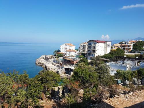 Kapriz Apartments