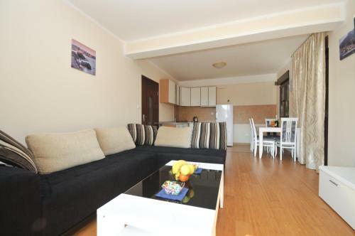 Apartments Maini