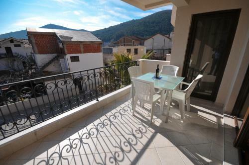 Apartments Maini