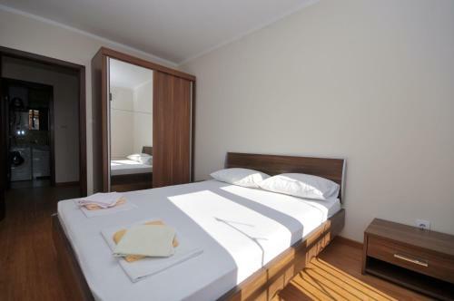 Apartments Maini
