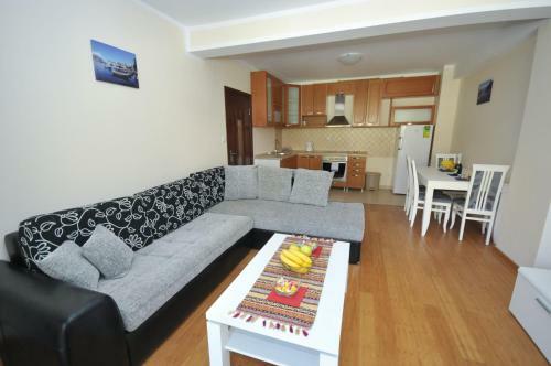 Apartments Maini