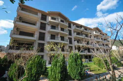 Apartments Maini