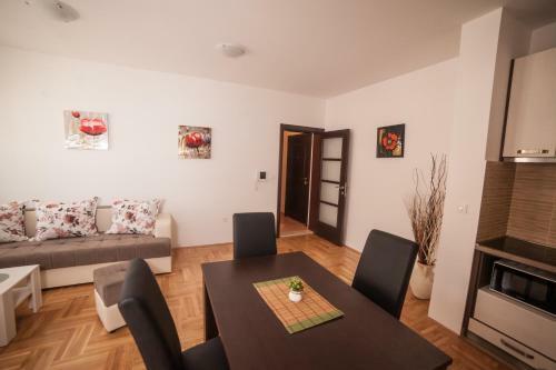 Azzuro Lux Apartments