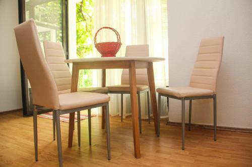 Hostal Savija Becici Rooms
