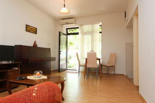 Hostal Savija Becici Rooms