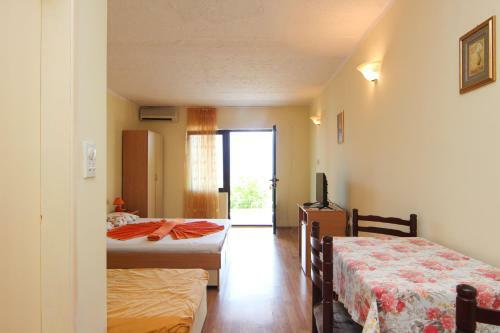 Hostal Savija Becici Rooms
