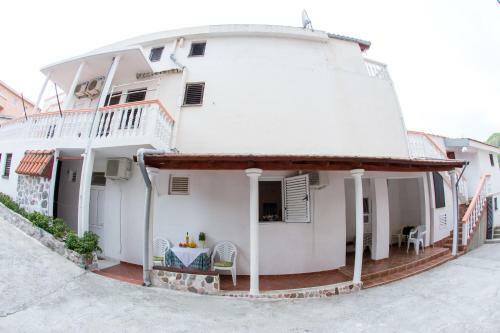 Hostal Guest House Mira