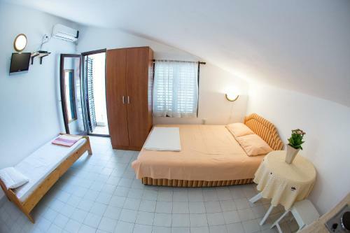 Hostal Guest House Mira