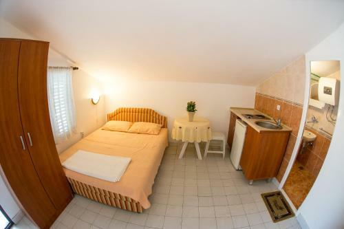 Hostal Guest House Mira