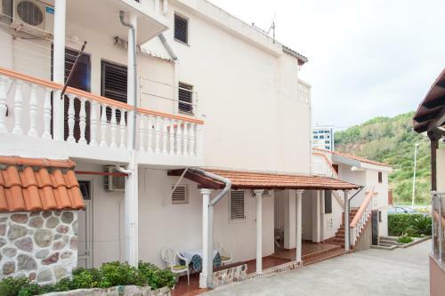 Hostal Guest House Mira