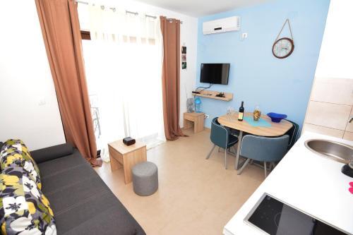 Hostal Holiday Home Cattaro