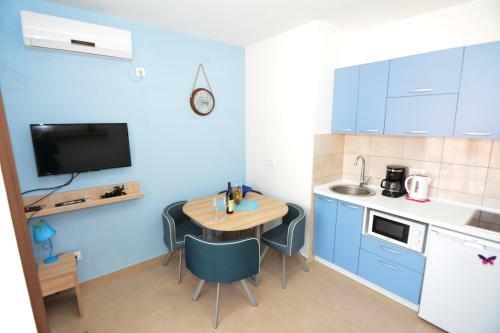 Hostal Holiday Home Cattaro