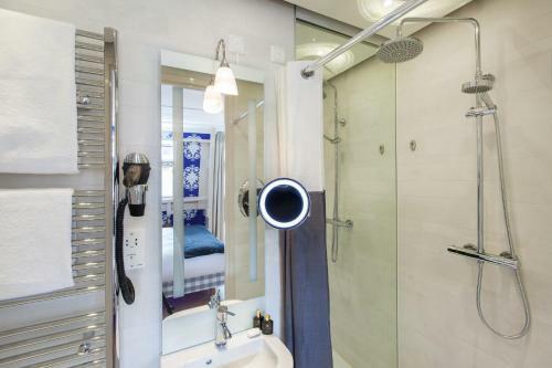 Amsterdam Canal Hotel