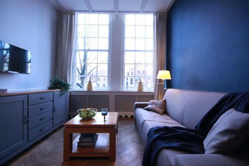 Amsterdam Canal Hotel