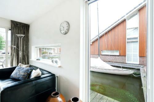 Lodge Boathouse Suburban Amsterdam