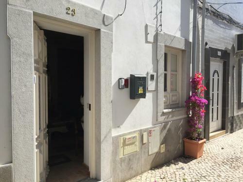Hostal Zenit Guest House
