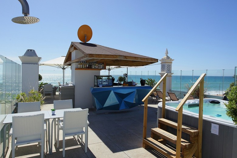 Hostal Luxury Beach Guest House