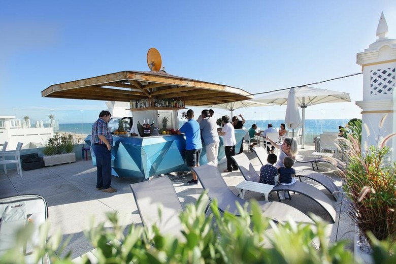 Hostal Luxury Beach Guest House