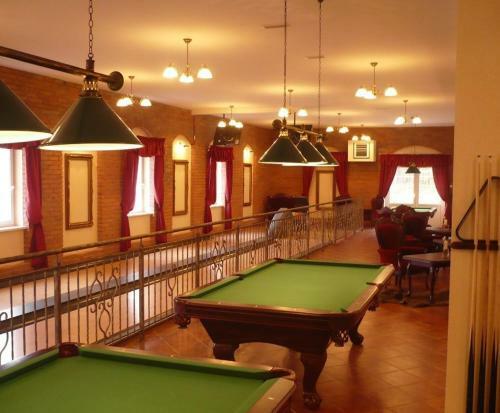 Hotel Ksi??ycowy Dworek