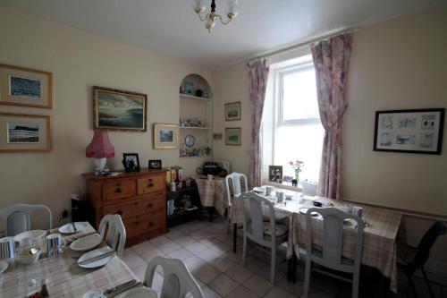 Bed & Breakfast Ammiroy House