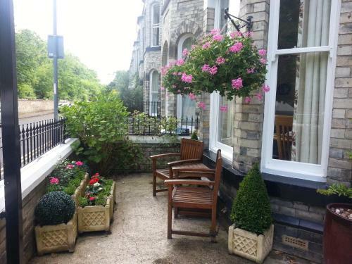 Hostal Bronte Guest House