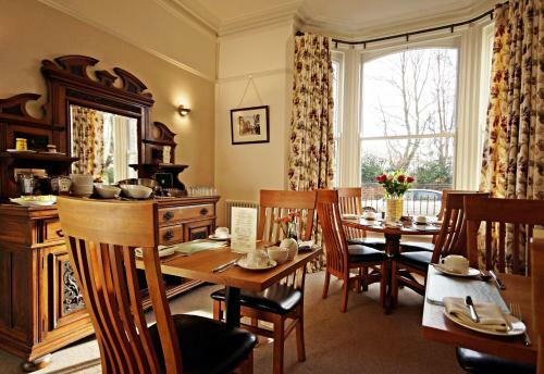 Hostal Bronte Guest House