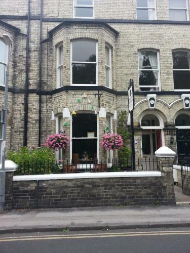 Hostal Bronte Guest House