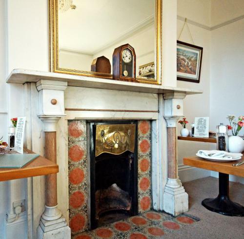 Hostal Bronte Guest House