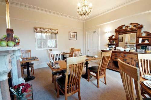 Hostal Bronte Guest House