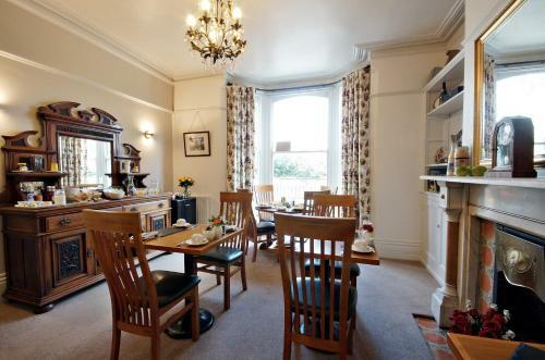 Hostal Bronte Guest House