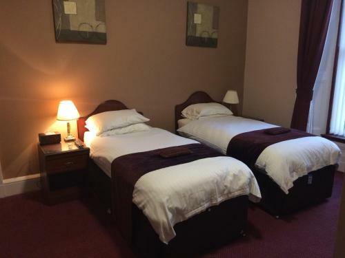 Bed & Breakfast Hampton Hotel By Greene King Inns