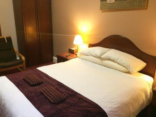 Bed & Breakfast Hampton Hotel By Greene King Inns