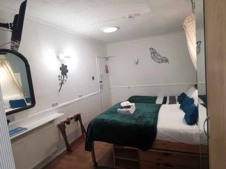 Hostal Aquarius B&B