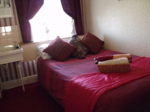 Hostal The Derby Hotel