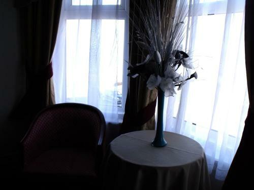 Hostal The Derby Hotel