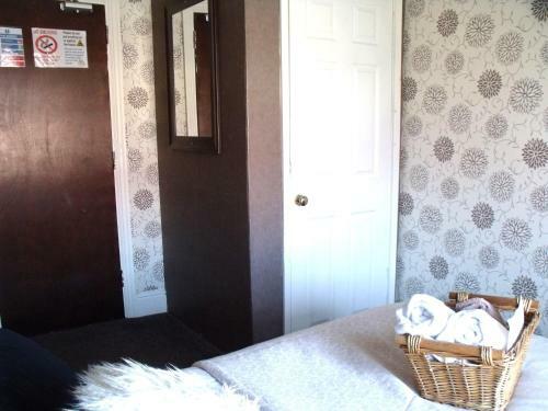 Hostal The Derby Hotel